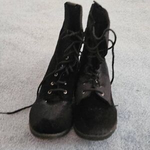 Stylish Black Velvet Lace-Up Women's Boots